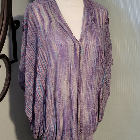 Lightweight knit top. - Picture 1 of 5
